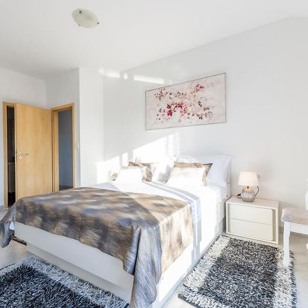 Villa Spark With Heated Pool In Rogoznica Zečevo エクステリア 写真
