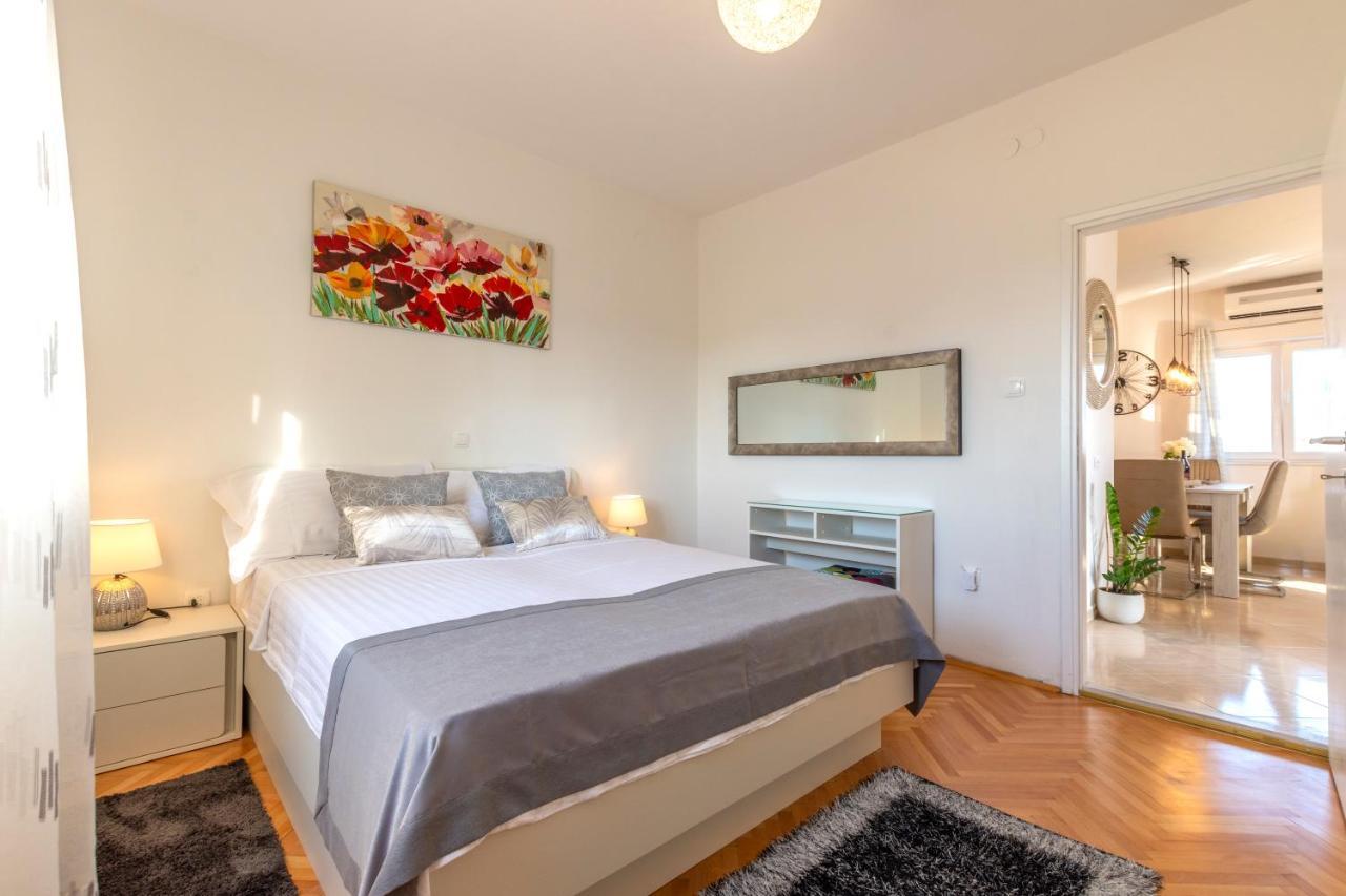 Villa Spark With Heated Pool In Rogoznica Zečevo エクステリア 写真