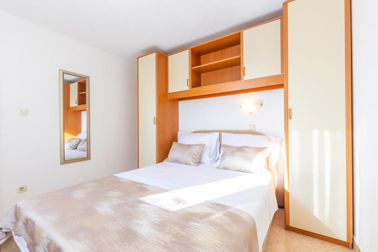 Villa Spark With Heated Pool In Rogoznica Zečevo エクステリア 写真
