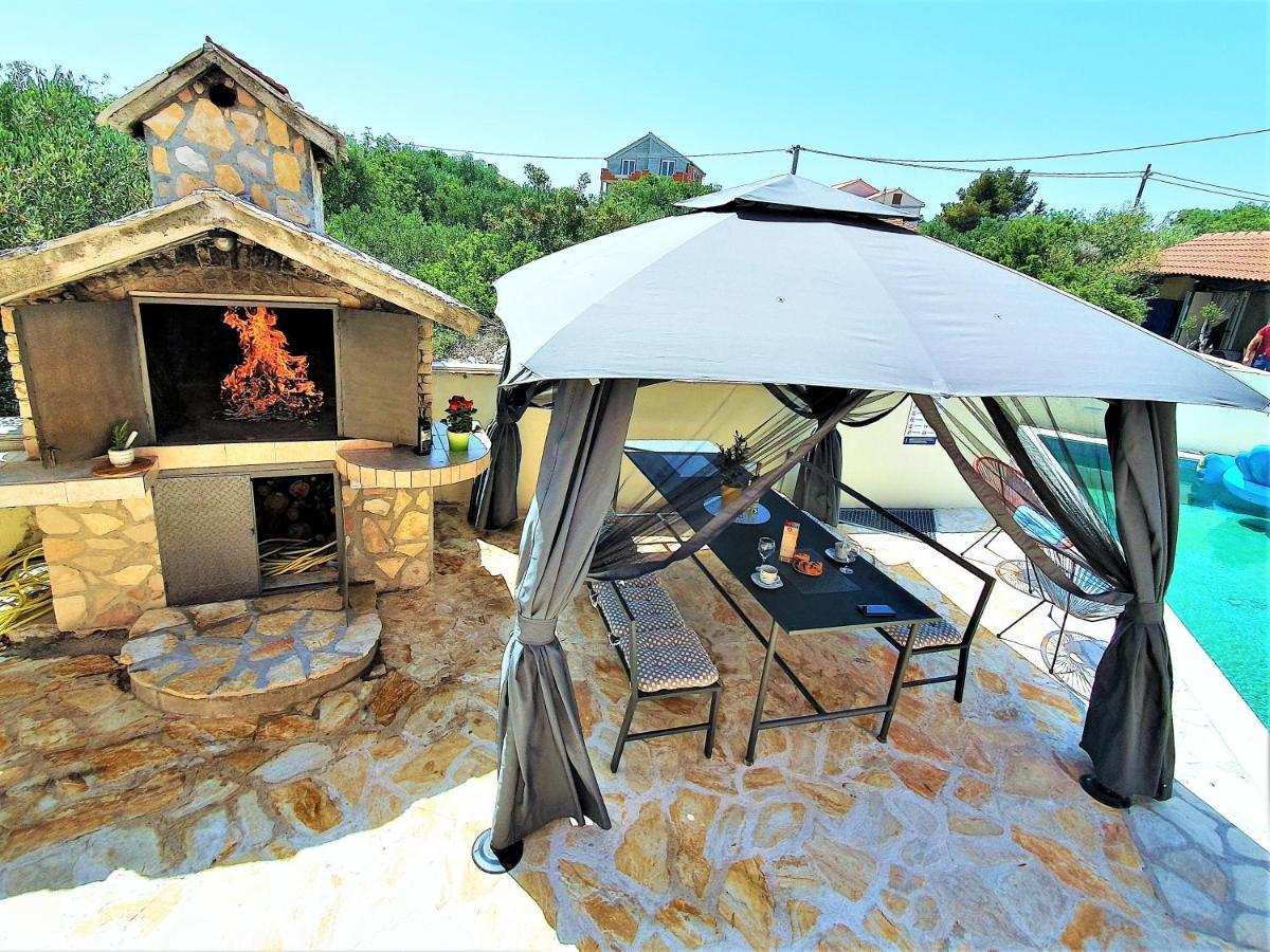 Villa Spark With Heated Pool In Rogoznica Zečevo エクステリア 写真