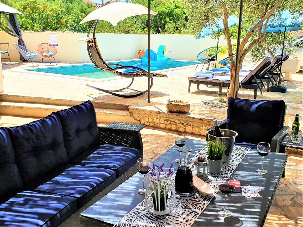 Villa Spark With Heated Pool In Rogoznica Zečevo エクステリア 写真